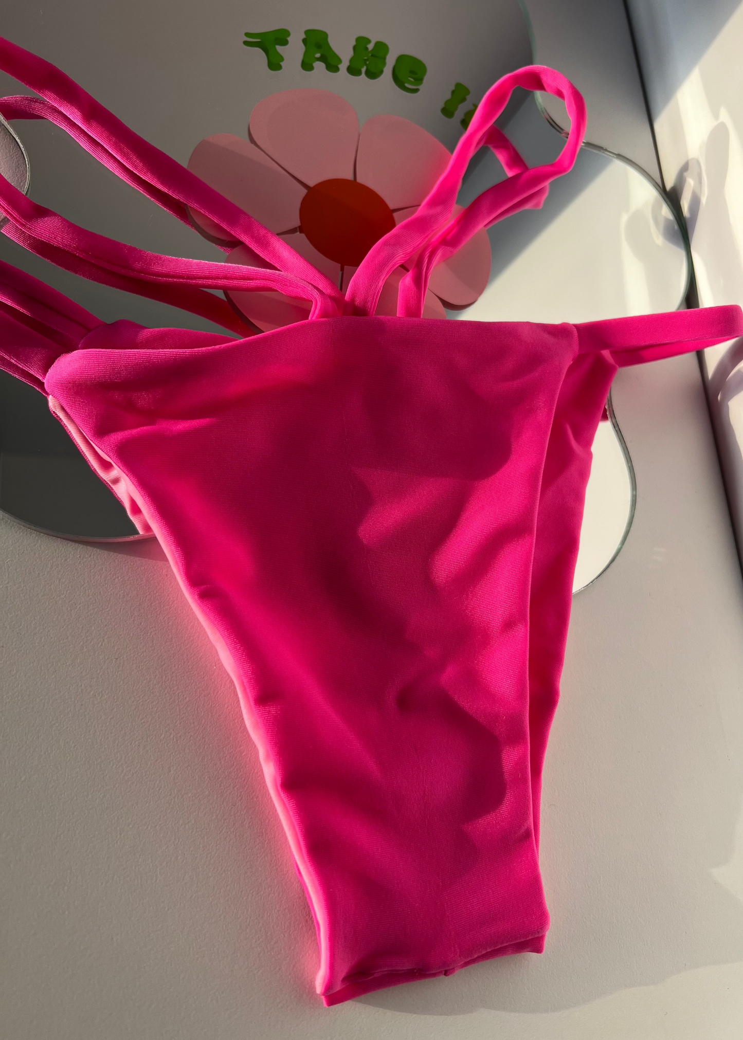 Tons de Rosa Bottom